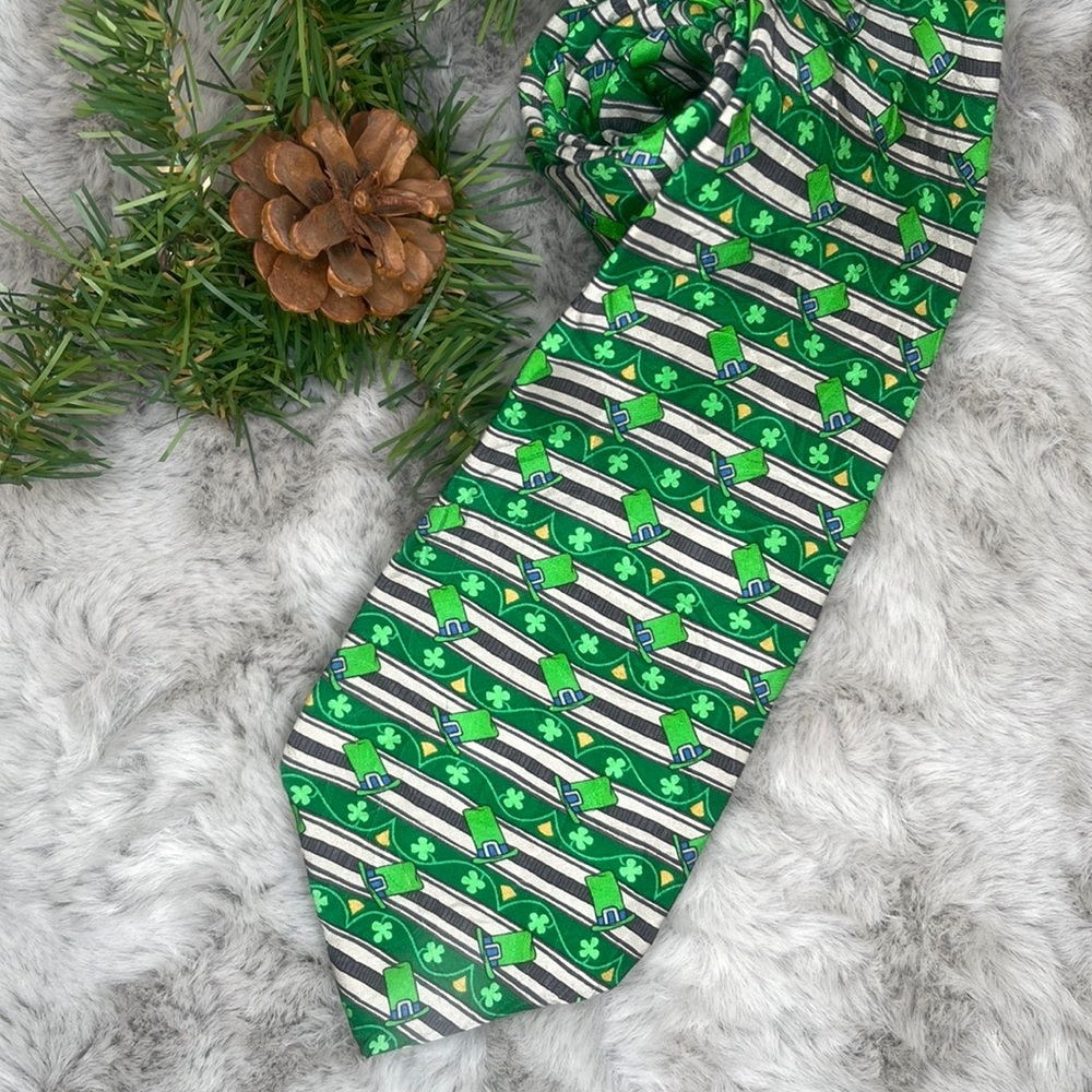 LUCKY 🍀 SILK St. Patrick’s Day Tie
